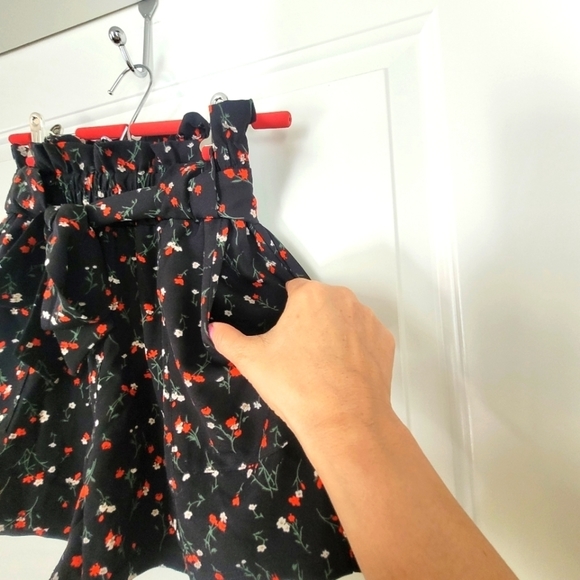 Cherry Pop Elastic Shorts - Picture 2 of 4